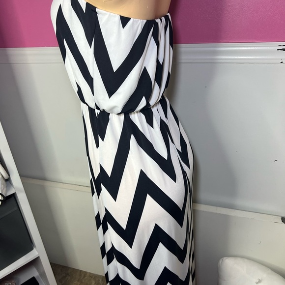 Black and White Chevron Strapless Dress - Picture 3 of 6
